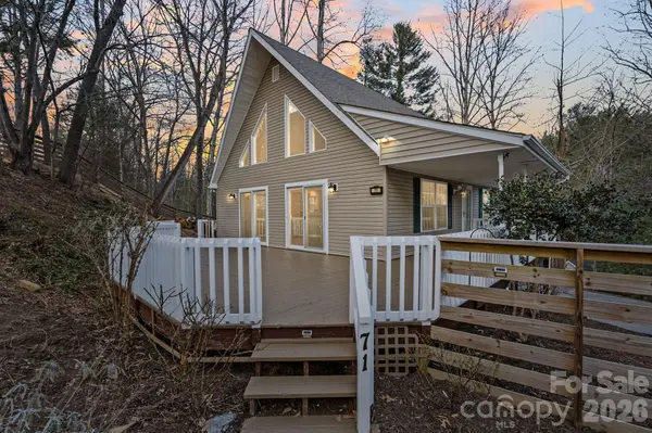 71 Captains DR, Candler, NC 28715