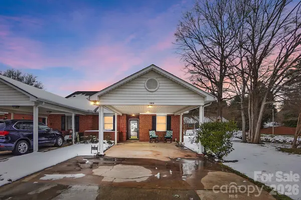 19816 Oak Leaf CIR, Cornelius, NC 28031