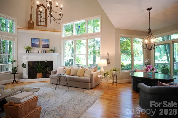 25 Madelyn LN, Fairview, NC 28730