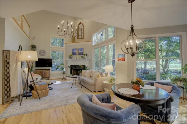 25 Madelyn LN, Fairview, NC 28730