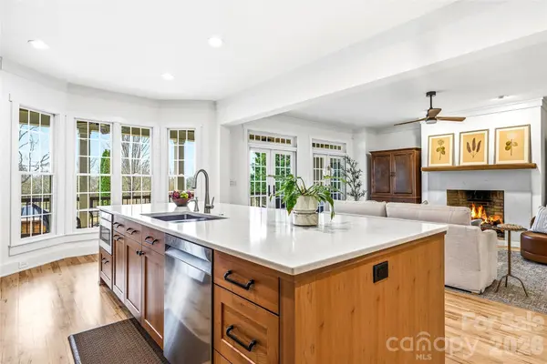 100 Bradford Farm RD, Mills River, NC 28759