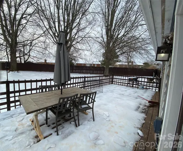 72 Pleasant Garden DR, Taylorsville, NC 28681