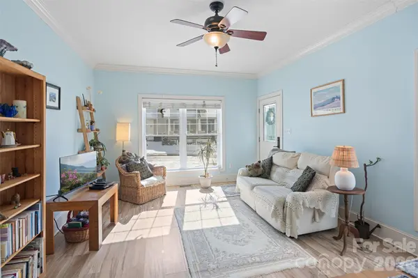135 Stratford LN, Boone, NC 28607