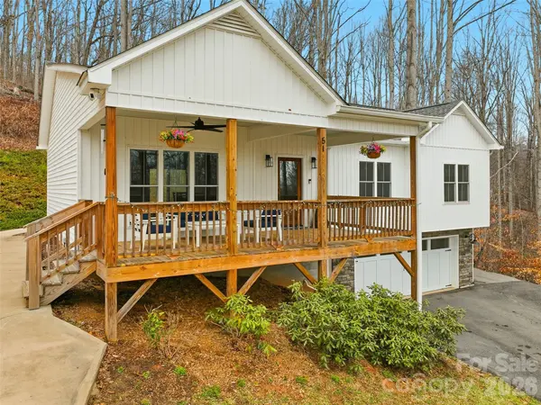 51 Leatherwood DR, Candler, NC 28715
