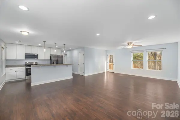 113 Tail Feather LN, Candler, NC 28715