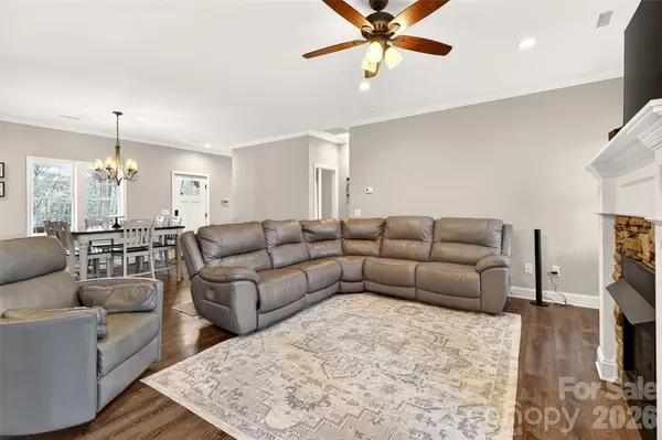 111 Wipprecht DR, Spruce Pine, NC 28777