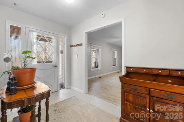 50 Camelot LN, Taylorsville, NC 28681