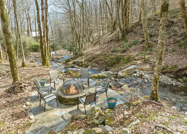 213 Hope CIR, Waynesville, NC 28786