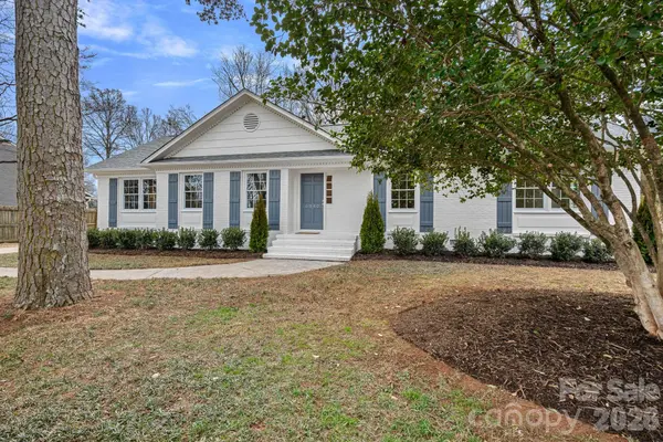 6040 Springhouse LN, Charlotte, NC 28211