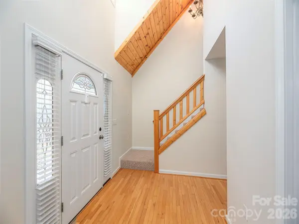 129 Hoosier CT, Lake Junaluska, NC 28745