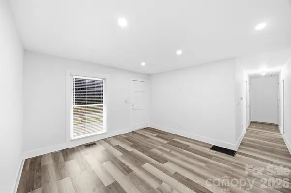 157 Downey Lake RD, Dallas, NC 28034