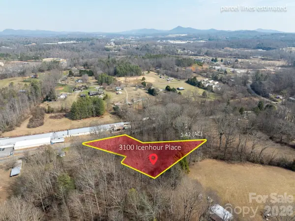 3100 Icenhour PL, Lenoir, NC 28645