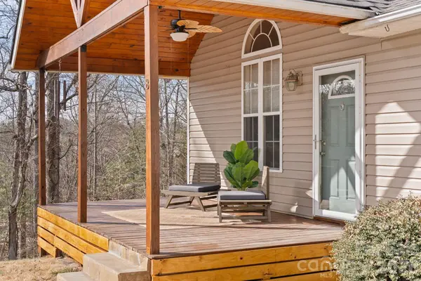 8 Maltese LN, Weaverville, NC 28787
