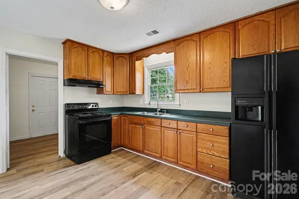 2200 Longdale DR, Charlotte, NC 28217
