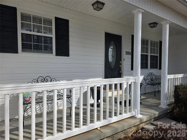 2034 Redberry LN, Conover, NC 28613