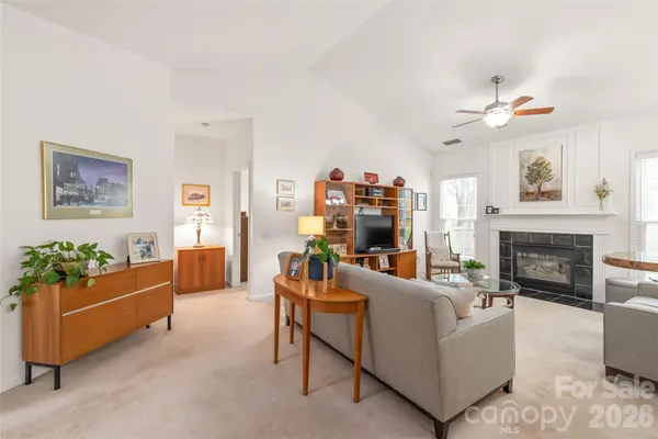 6016 Creekview CT, Harrisburg, NC 28075