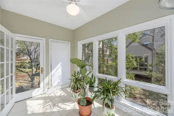 64 Pinnacle PT, Asheville, NC 28805
