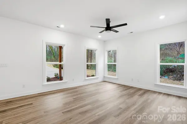 423 Queens CT, Gastonia, NC 28052