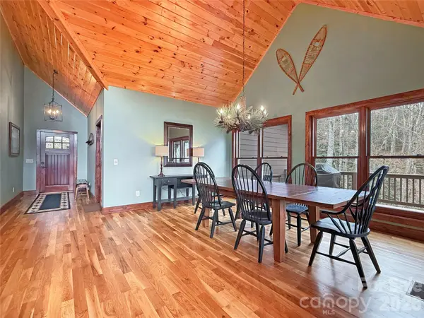 637 Ontario RDG, Boone, NC 28607