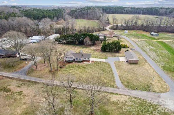 8815 Columbus ST, Davidson, NC 28036