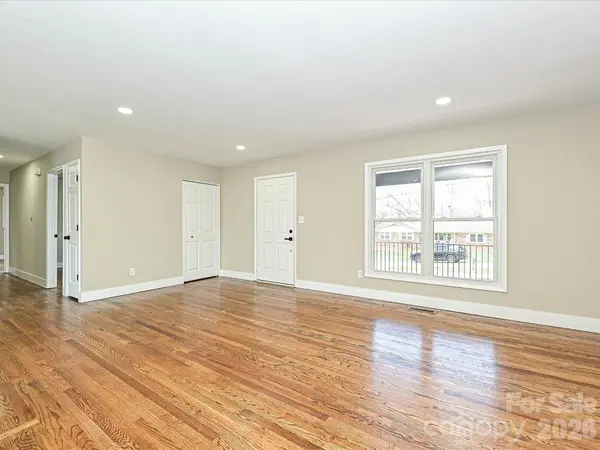 441 Holly CIR, Mount Holly, NC 28120