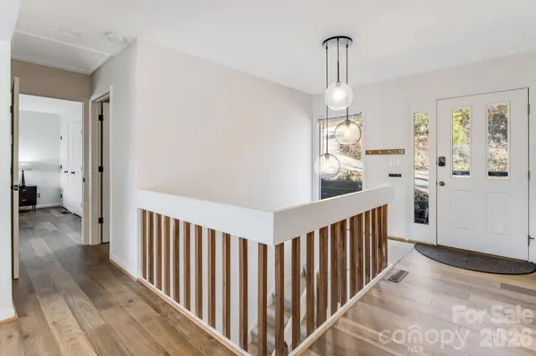 166 Pierpoint DR, Lake Lure, NC 28746