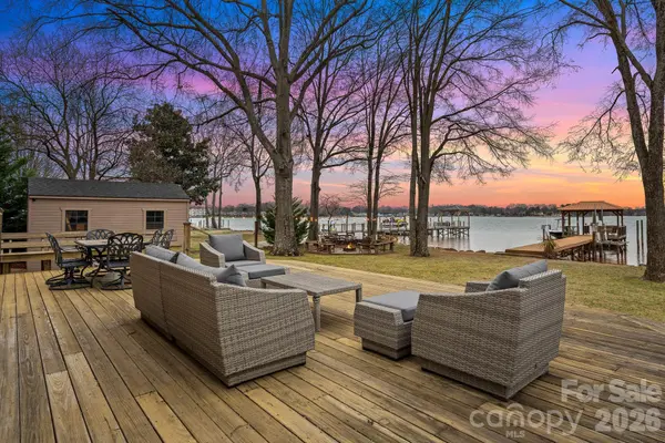 18019 Whispering Oaks DR, Cornelius, NC 28031