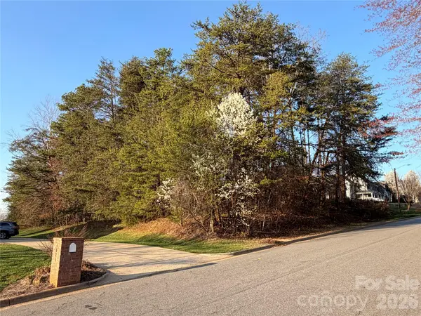 4029 Pinecrest DR NE #166, Hickory, NC 28601