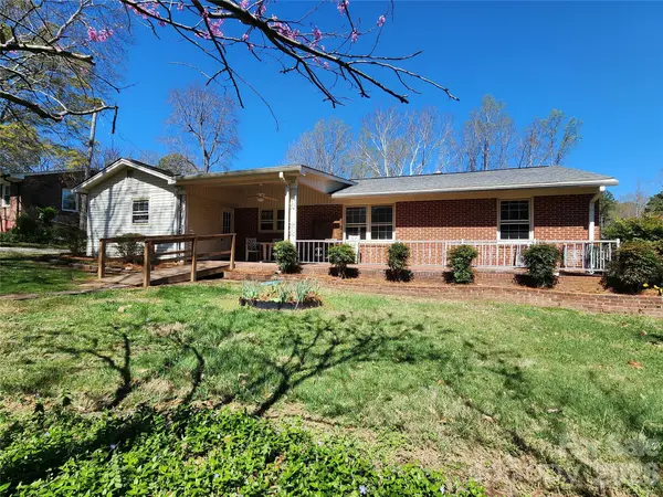 217 Saint John ST, Dallas, NC 28034