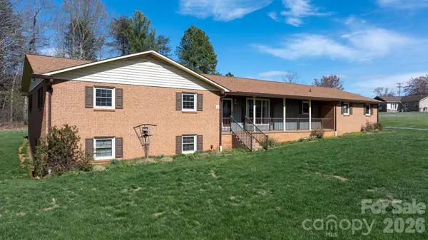 5515 Chestnut DR, Hickory, NC 28602