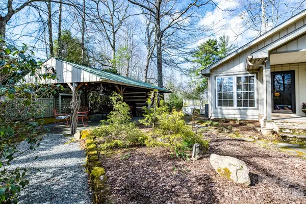 117 Hickory LN, Newland, NC 28657