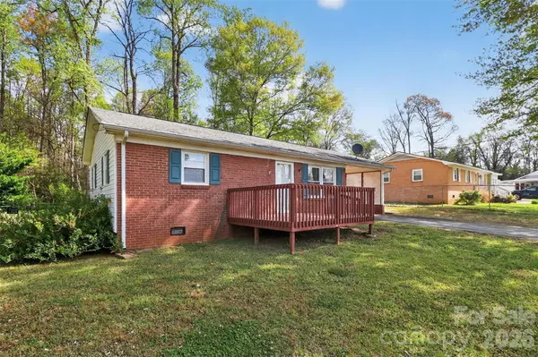 107 Gaddis DR, Mount Holly, NC 28120