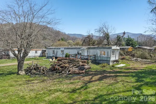 88 Brook ST, Waynesville, NC 28786
