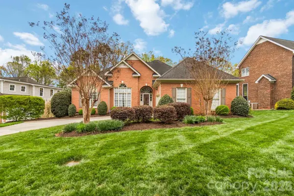 1443 Porch Swing LN, Matthews, NC 28104