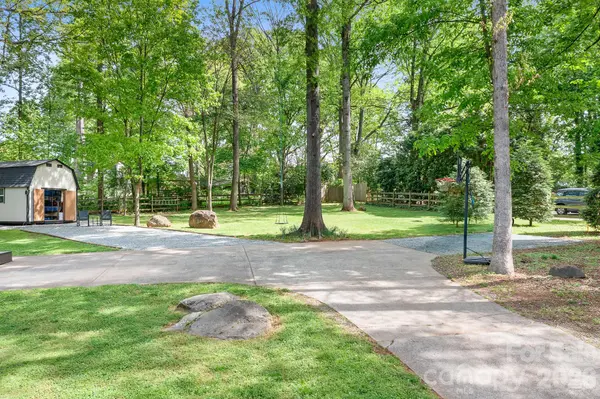 204 Nottingham DR, Huntersville, NC 28078