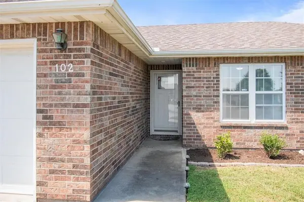 102 Shady Lane DR, Warrensburg, MO 64093