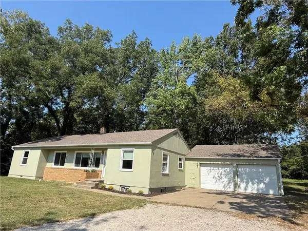 1704 E Mechanic ST, Harrisonville, MO 64701