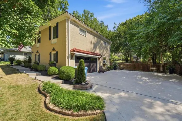 5405 W 80th ST, Prairie Village, KS 66208