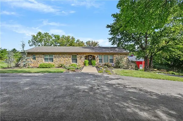 31470 W 89th ST, De Soto, KS 66018