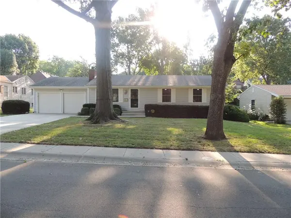 8703 Belleview AVE, Kansas City, MO 64114