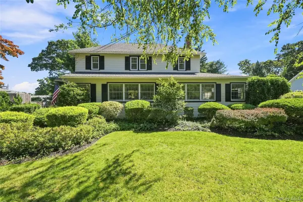 556 N Windsor AVE, Brightwaters, NY 11718