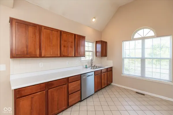 1200 Matthews CT, Franklin, IN 46131