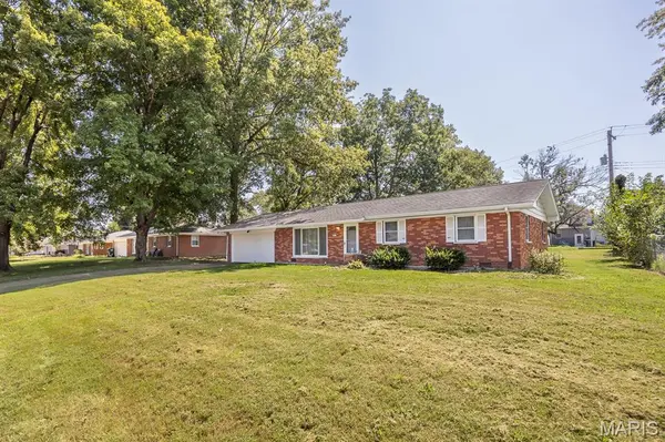 1816 Menard DR, Belleville, IL 62220