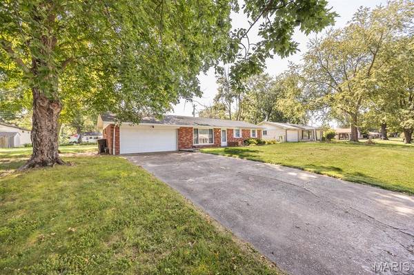 1816 Menard DR, Belleville, IL 62220