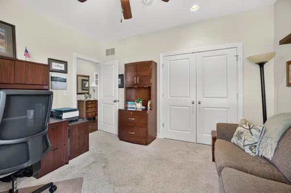 6559 BLACKBERRY LN, Bettendorf, IA 52722