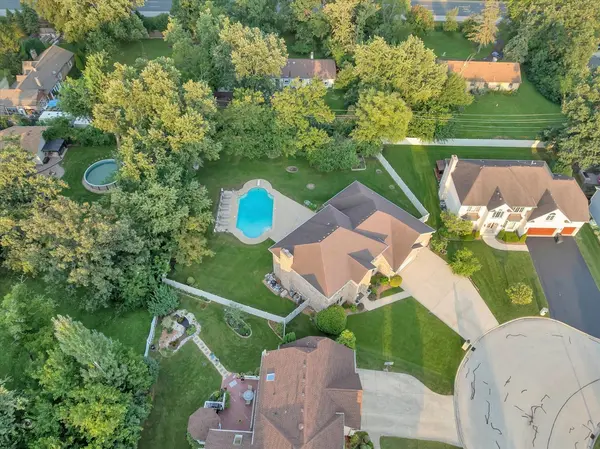 365 Crestwood RD, Wood Dale, IL 60191