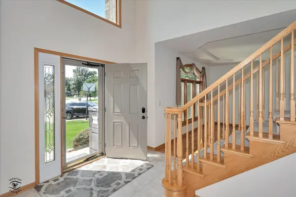 365 Crestwood RD, Wood Dale, IL 60191