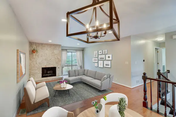 917 Burgess CIR, Buffalo Grove, IL 60089