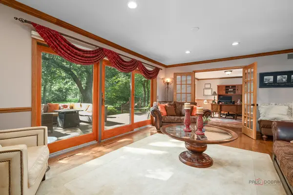 5520 Hilltop LN, Libertyville, IL 60048