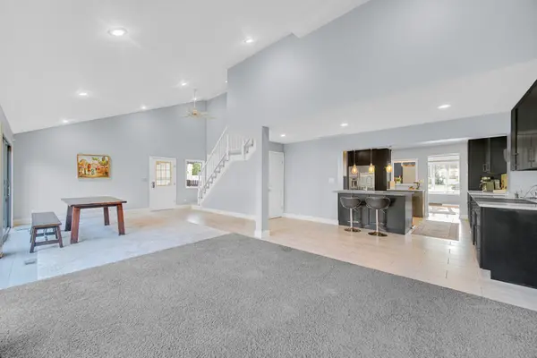 23327 N Wildwood LN, Deerfield, IL 60015